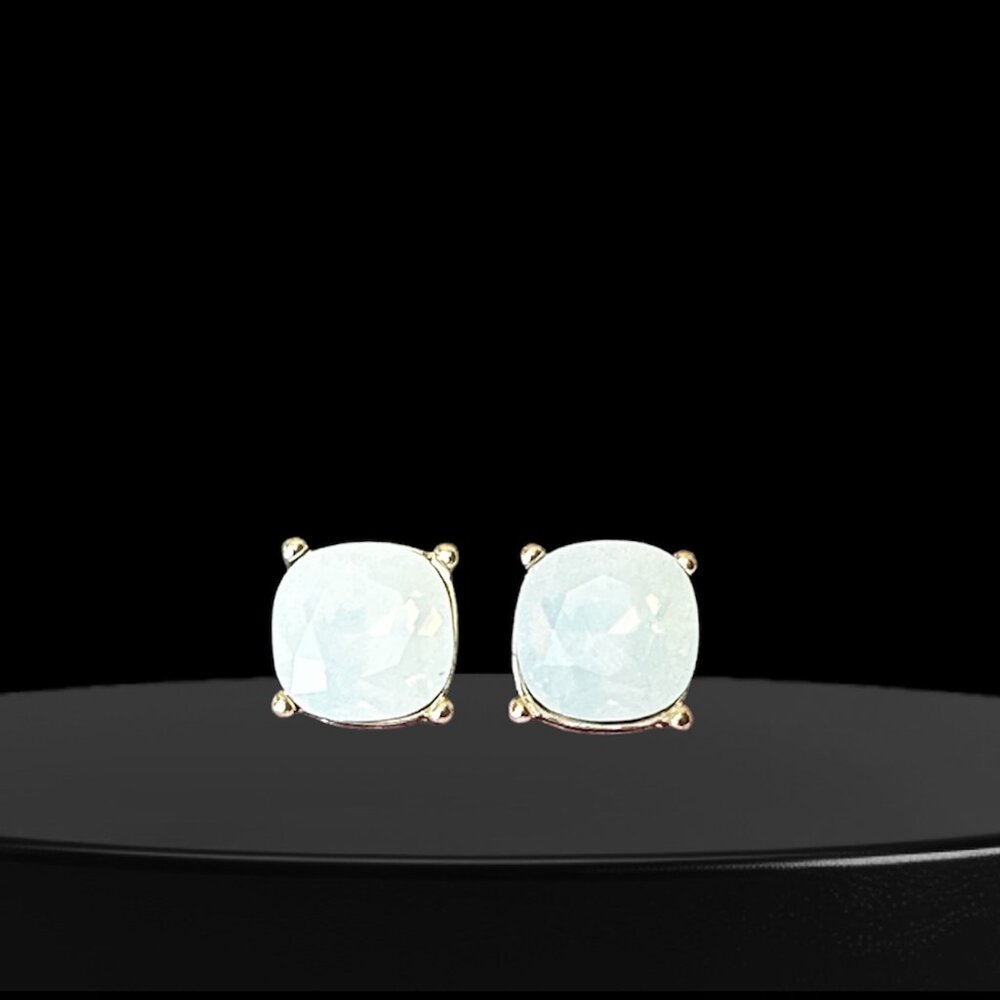 Avon Pearly White Pastel Pierced Stud Earrings